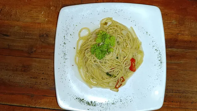 Indi Warung Lembongan Bar & Grill