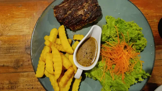Indi Warung Lembongan Bar & Grill