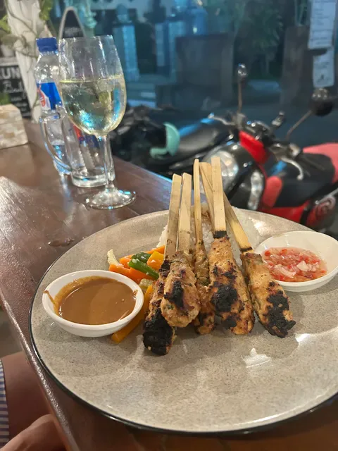 Indi Warung Lembongan Bar & Grill