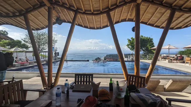 Karana Nusa Lembongan, Pool - Bar - Dining