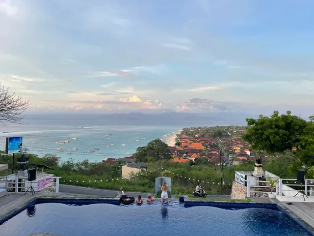 Karana Nusa Lembongan, Pool - Bar - Dining