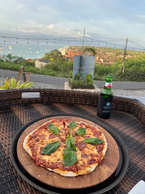 Karana Nusa Lembongan, Pool - Bar - Dining