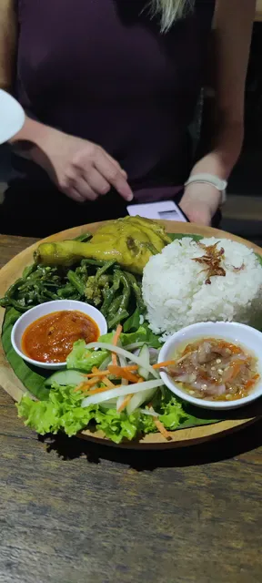 Kelingking Bar and Restaurant