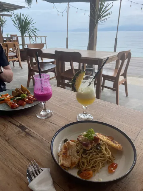Lunak Café by The Sea