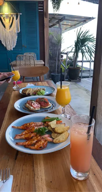 Lunak Café by The Sea