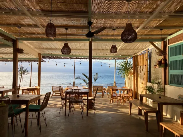 Lunak Café by The Sea