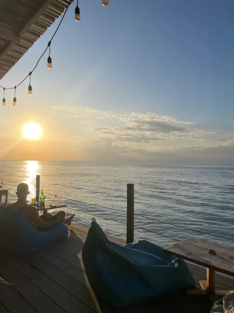 Lunak Café by The Sea