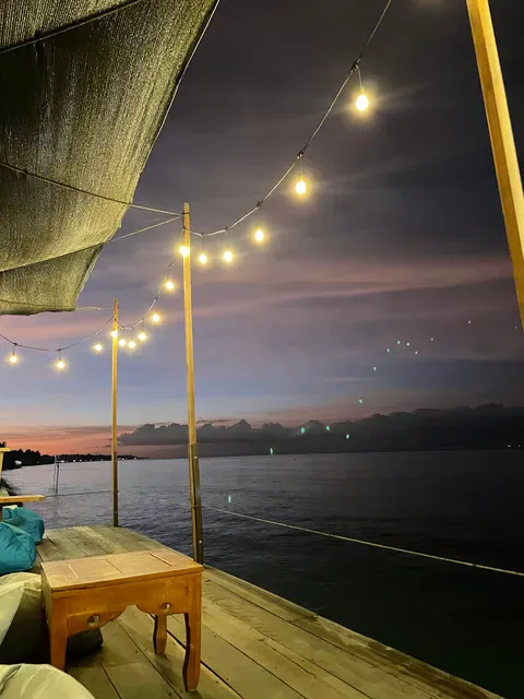 Lunak Café by The Sea