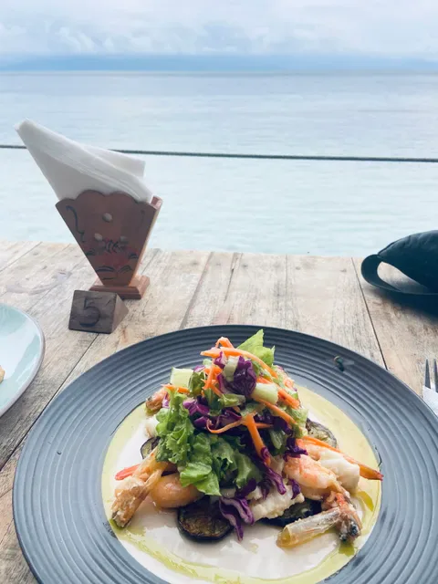 Lunak Café by The Sea