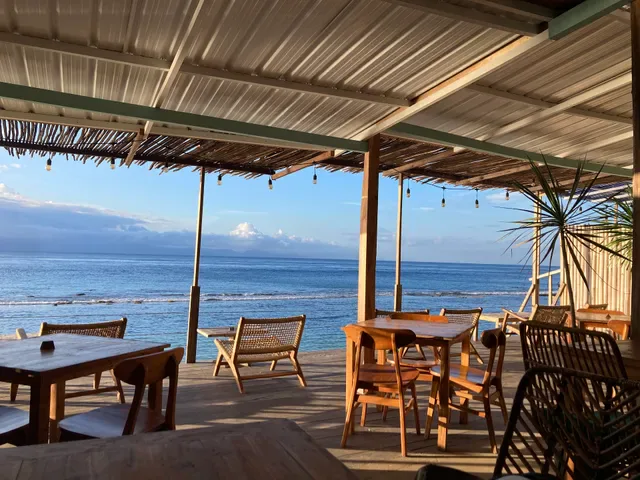 Lunak Café by The Sea