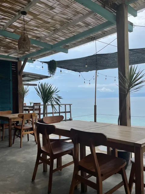 Lunak Café by The Sea