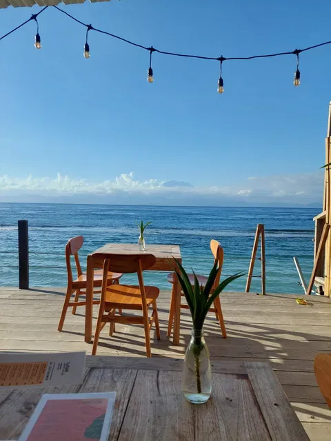 Lunak Café by The Sea