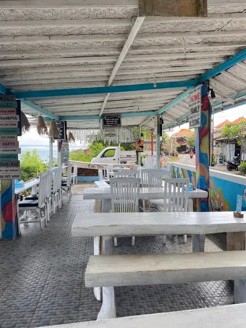 Mama Mia Bar & Grill