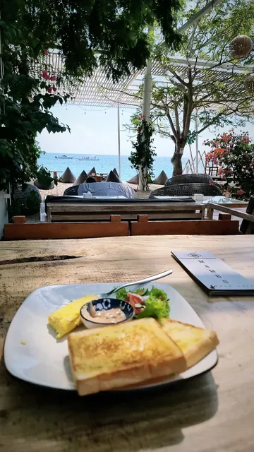Mambo Beach Restaurant | Beach Bar & Cafe Nusa Penida