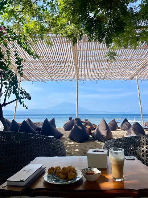 Mambo Beach Restaurant | Beach Bar & Cafe Nusa Penida