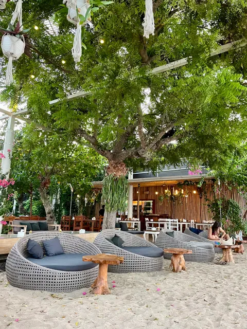 Mambo Beach Restaurant | Beach Bar & Cafe Nusa Penida