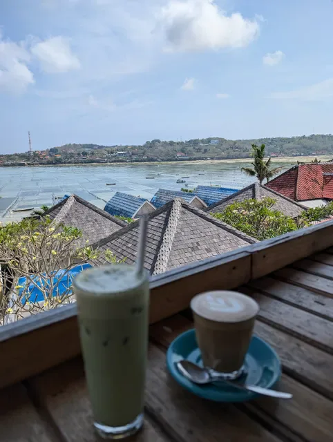 Next Level Cafe Ceningan