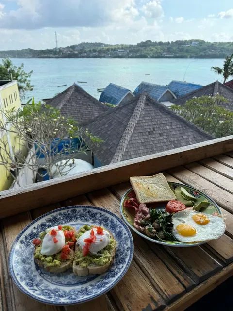 Next Level Cafe Ceningan