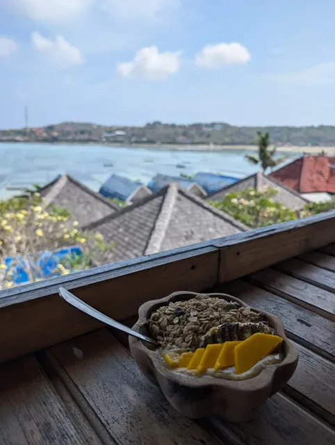 Next Level Cafe Ceningan