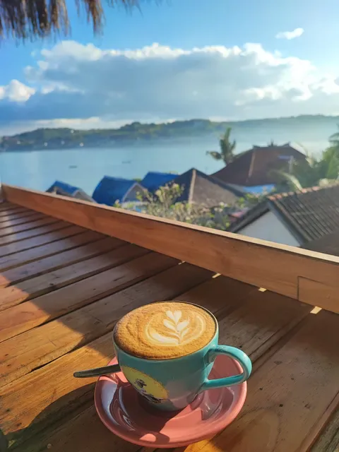 Next Level Cafe Ceningan