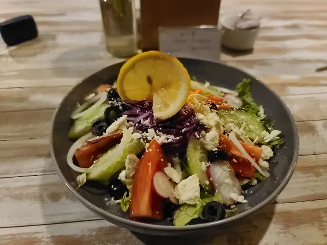 Red Pomelo Bar & Restaurant
