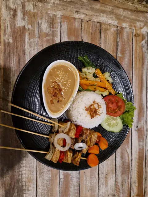Red Pomelo Bar & Restaurant