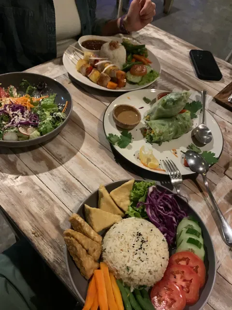 Red Pomelo Bar & Restaurant