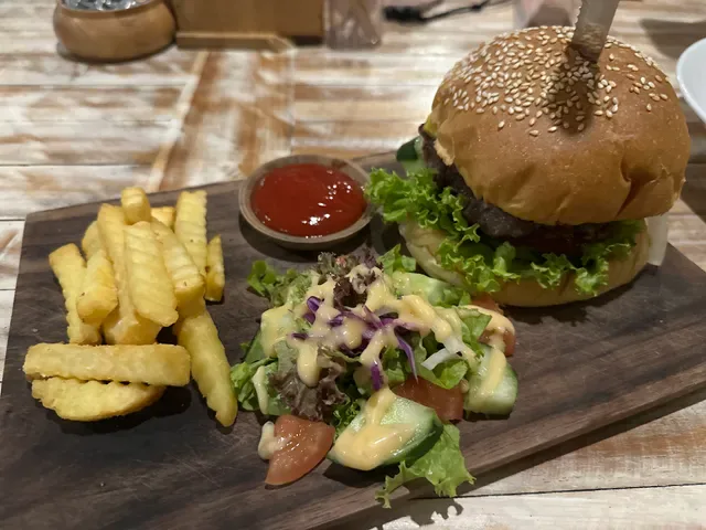 Red Pomelo Bar & Restaurant