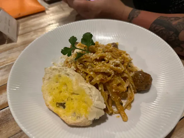 Red Pomelo Bar & Restaurant