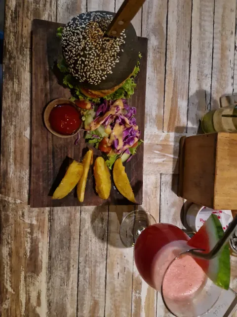 Red Pomelo Bar & Restaurant