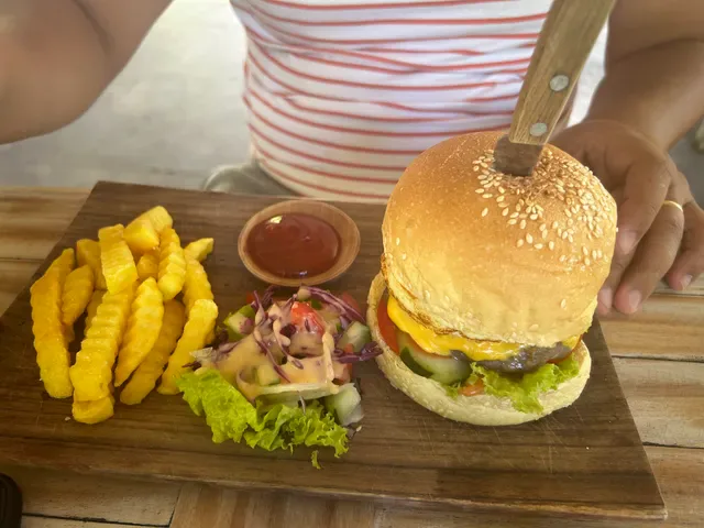 Red Pomelo Bar & Restaurant