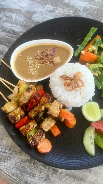 Red Pomelo Bar & Restaurant