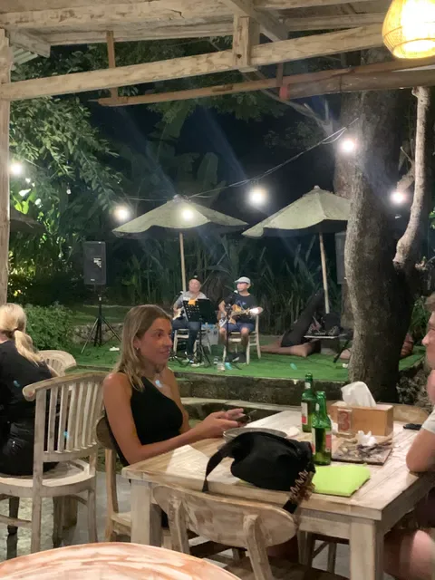 Red Pomelo Bar & Restaurant