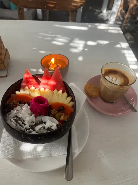 Sunny cafe penida