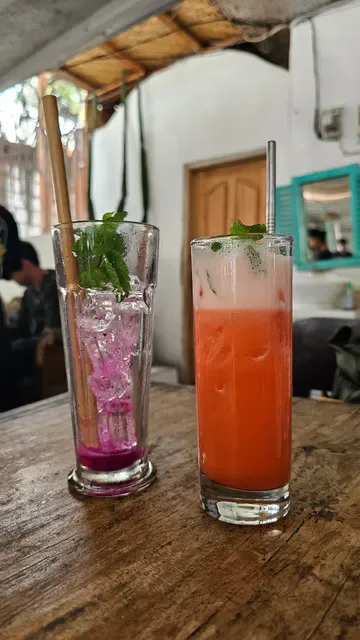 Sunny cafe penida