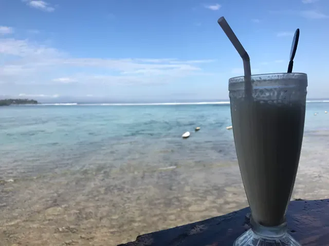 TAWE beach bar & grill
