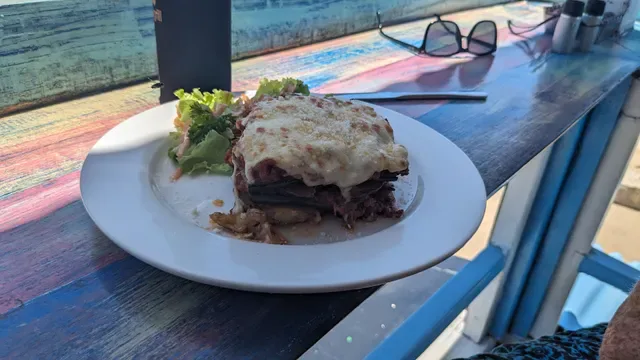 TAWE beach bar & grill