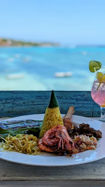 TAWE beach bar & grill