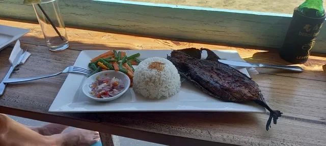 TAWE beach bar & grill