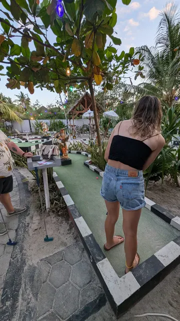 The Coconut Hut - Mini Golf
