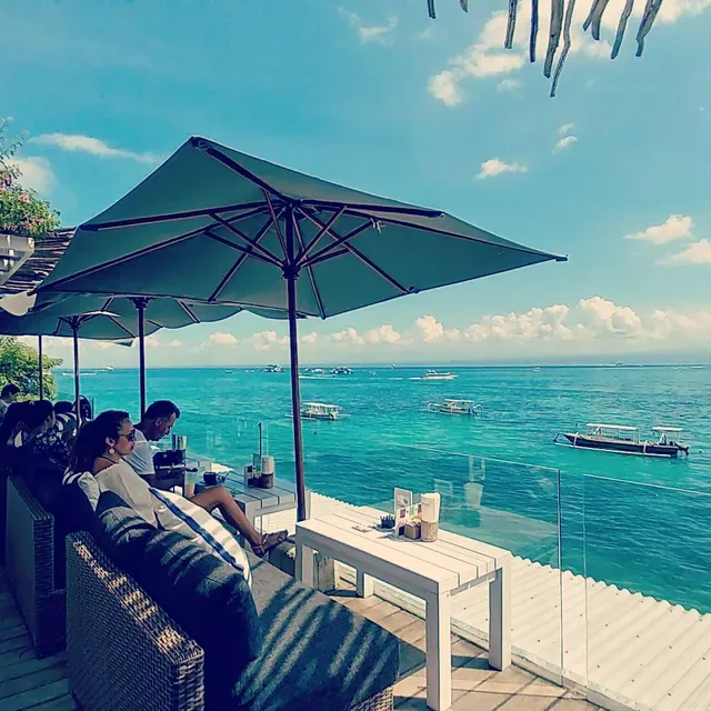 The Deck Cafe & Bar