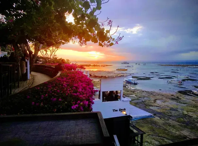 The Deck Cafe & Bar