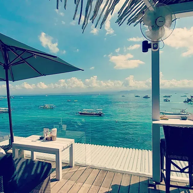 The Deck Cafe & Bar