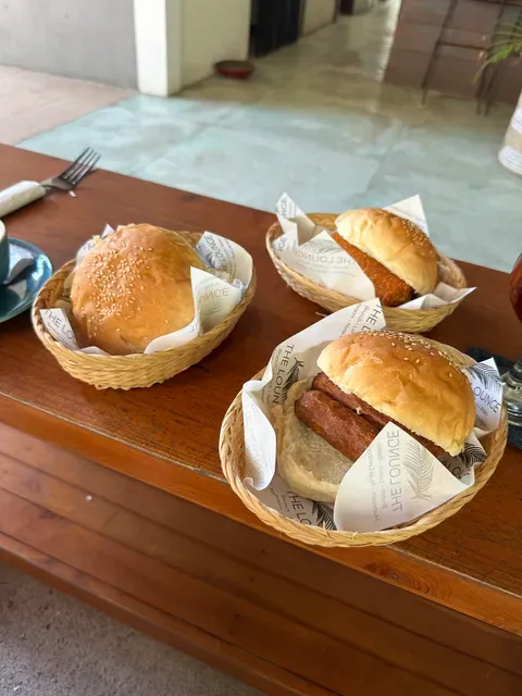 The Lounge Restaurant Lembongan