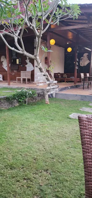 Two raksa cafe