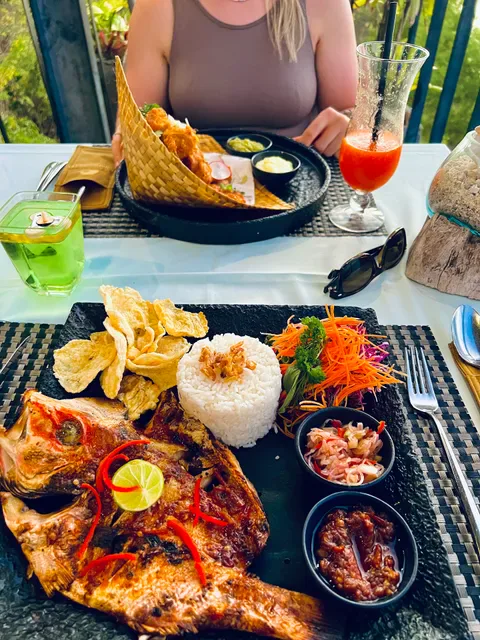 Warnakali Restaurant Nusa Penida