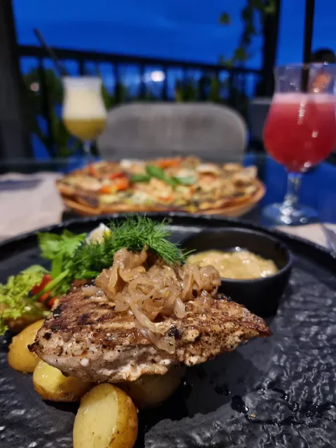Warnakali Restaurant Nusa Penida