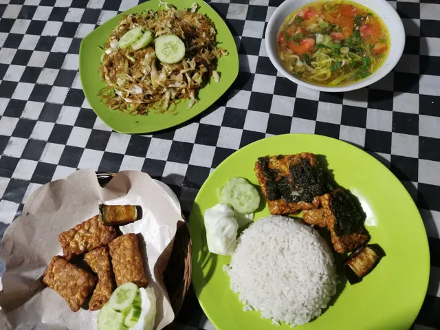 Warung AYAM GEPREK SAMBEL IJO BEJO restaurant