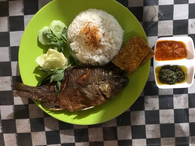 Warung AYAM GEPREK SAMBEL IJO BEJO restaurant