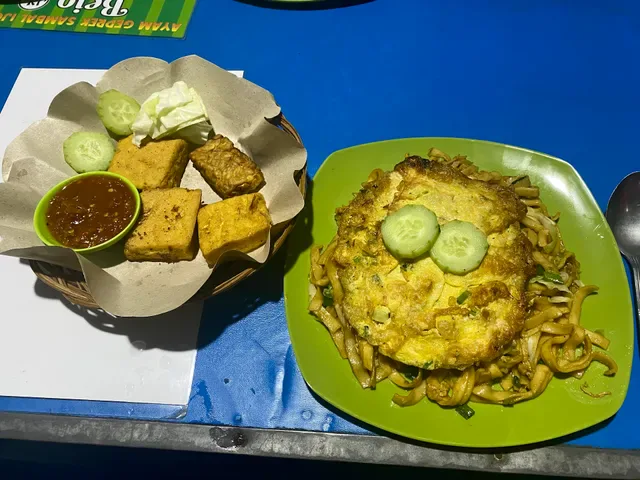 Warung AYAM GEPREK SAMBEL IJO BEJO restaurant